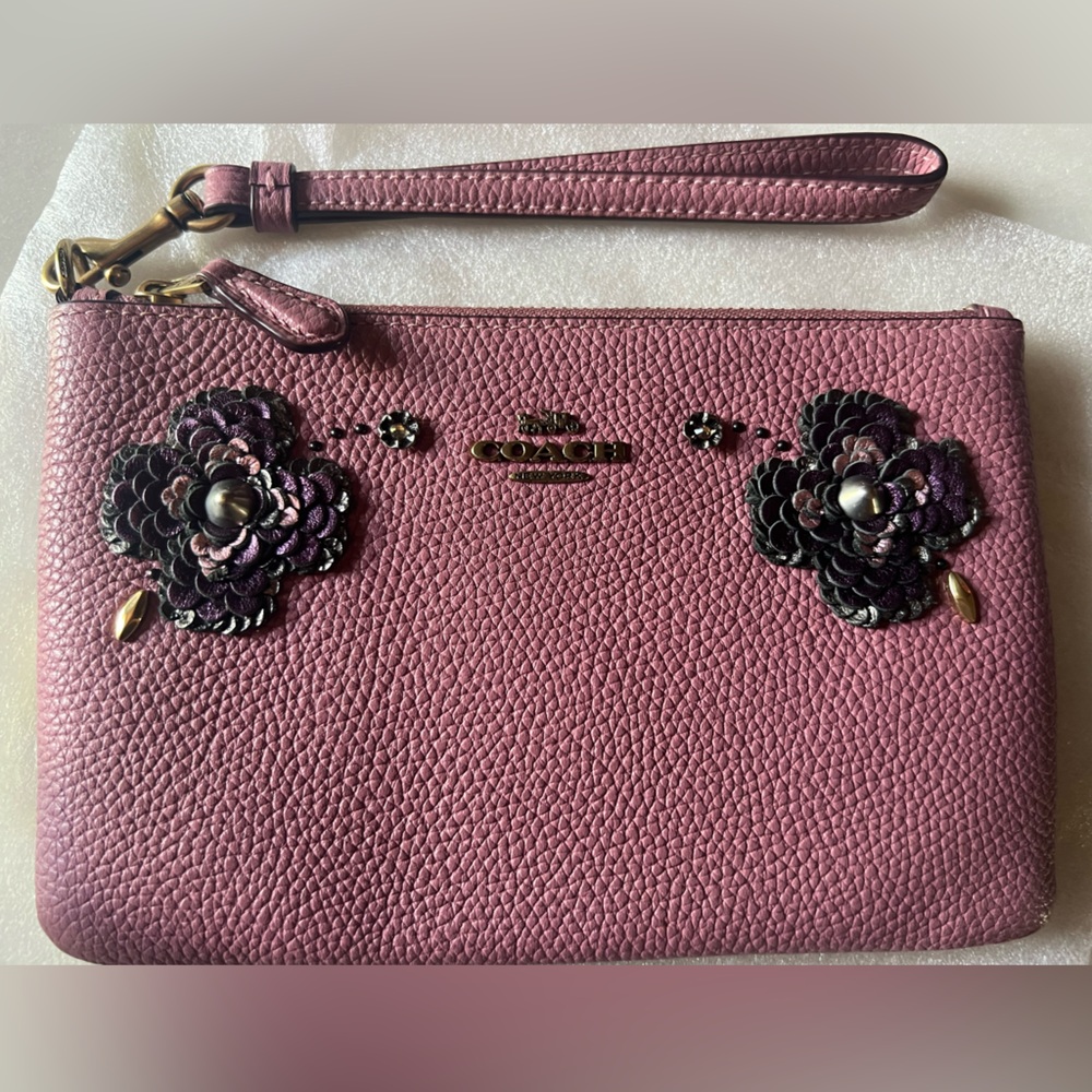 🤩Coach Tea Rose Primson Sequin Appliqué Wristlet-HTF